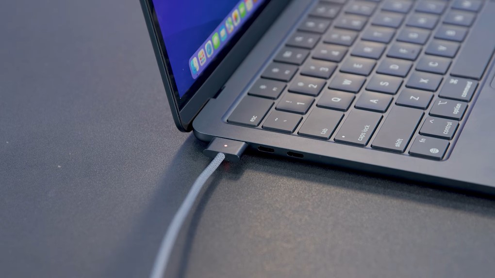 MacBook Air M2 - Cổng MagSafe